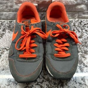 Women’s Nike Size 7